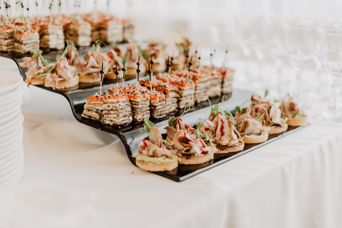 Catering full-service